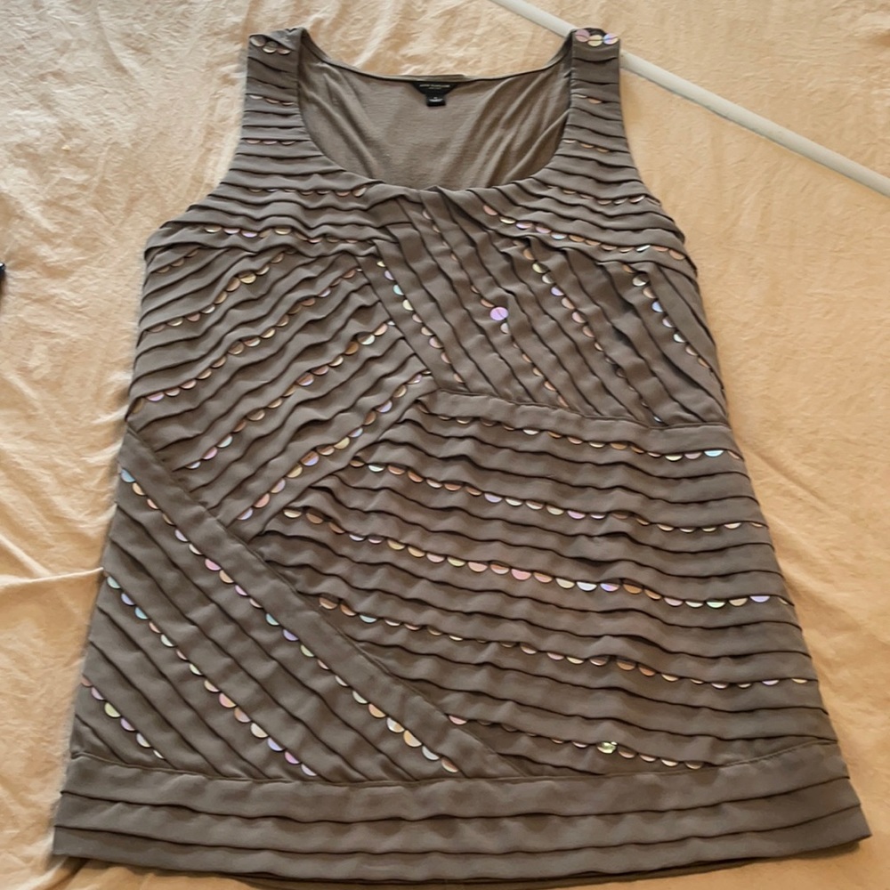 brown sleeveless ruffle with sequin size L